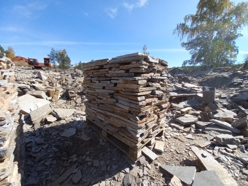 Плитняк златолит серебристый для мощения на бетон купить в Красноуральске