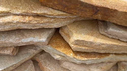 Плитняк златолит жёлтый золотистый для отмостки купить в Красноуральске