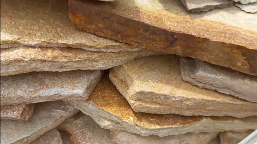 Плитняк златолит жёлтый золотистый для отмостки купить в Красноуральске