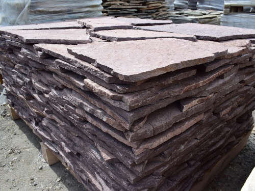 Плитняк лемезит бордовый для облицовки цоколя 20-25 мм  купить в Красноуральске