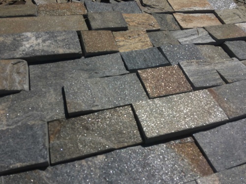 Плитка пилёная златолит Уральский для цоколя, отмостки купить в Красноуральске