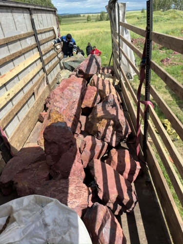 Ландшафтные глыбы красно-фиолетовые 200-1000 килограмм купить в Красноуральске