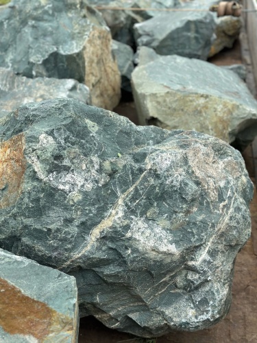 Камни для ландшафтного дизайна зелёные 10-60 килограмм купить в Красноуральске