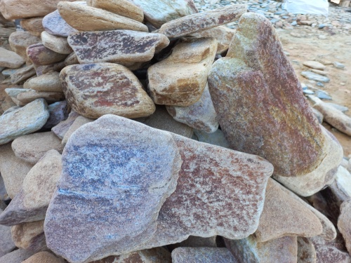 Златолит жёлтый, жёлто-зелёный глыбки и валуны для ланшафтного дизайна купить в Красноуральске