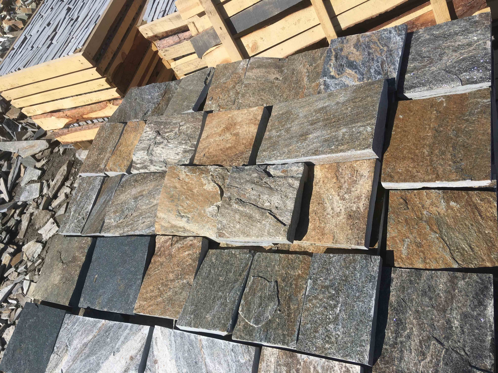 Плитка пилёная златолит Уральский для фасада купить в Красноуральске