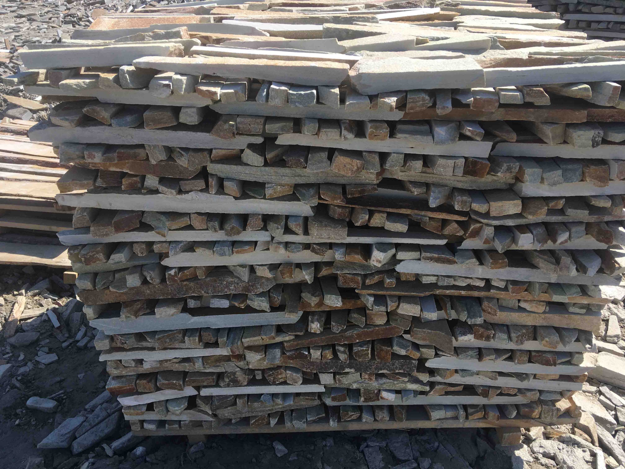 Горбушка златолит золотистый для облицовки купить в Красноуральске