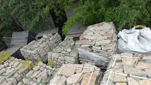 Гранитный плитняк галтованный для мощения купить в Красноуральске