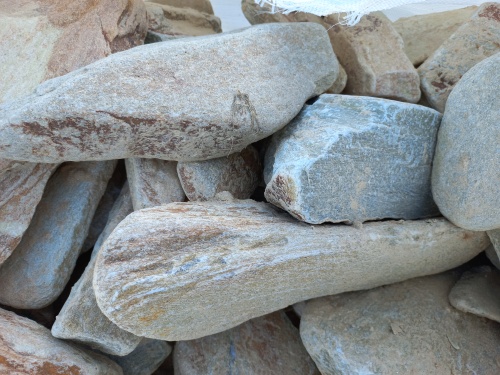 Златолит жёлтый, жёлто-зелёный глыбки и валуны для ланшафтного дизайна купить в Красноуральске