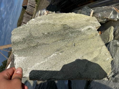 Плитняк златолит зелёный для цоколя, отмостки купить в Красноуральске