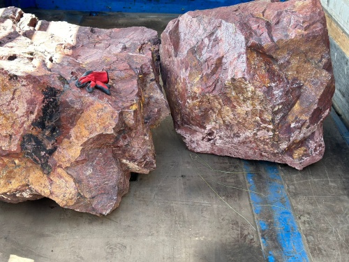 Ландшафтные глыбы красно-фиолетовые 200-1000 килограмм купить в Красноуральске