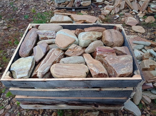 Златолит жёлтый, жёлто-зелёный глыбки и валуны для ланшафтного дизайна купить в Красноуральске