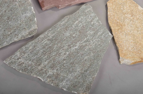 Плитняк златолит Уральский для цоколя, отмостки купить в Красноуральске