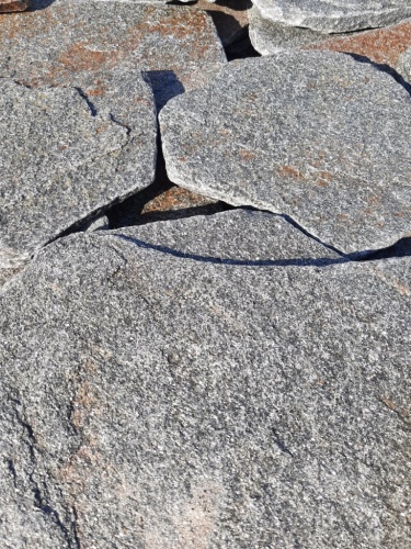 Златолит серебристый галтованный для лестниц купить в Красноуральске