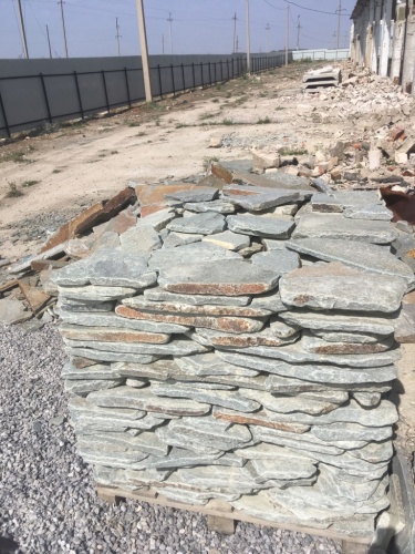 Златолит серебристый галтованный для лестниц купить в Красноуральске