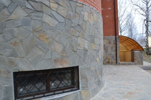 Плитняк златолит Уральский для цоколя, отмостки купить в Красноуральске